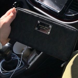 michael kors wallet